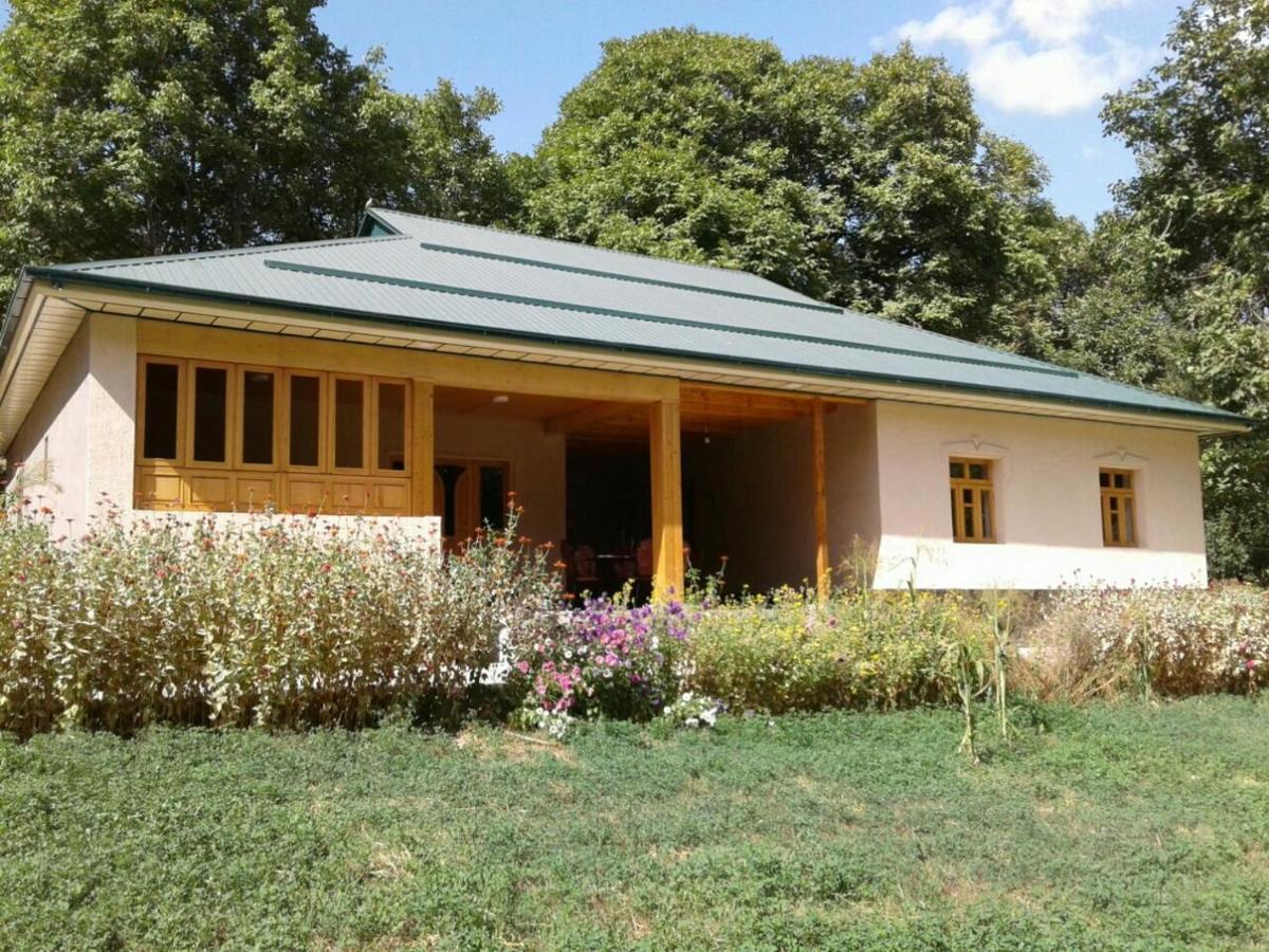Hayat Guesthouse Nuratau Mountains Yukary-Ukhum Exteriör bild