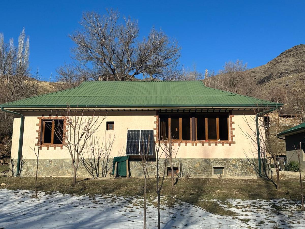 Hayat Guesthouse Nuratau Mountains Yukary-Ukhum Exteriör bild