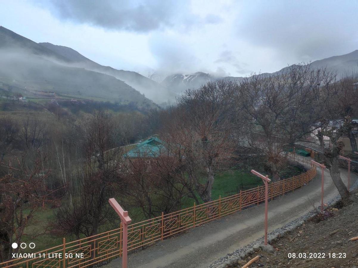 Hayat Guesthouse Nuratau Mountains Yukary-Ukhum Exteriör bild