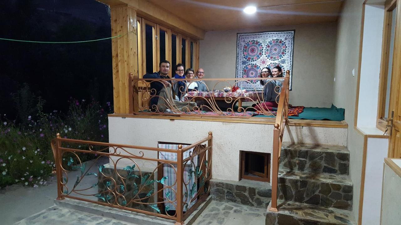 Hayat Guesthouse Nuratau Mountains Yukary-Ukhum Exteriör bild