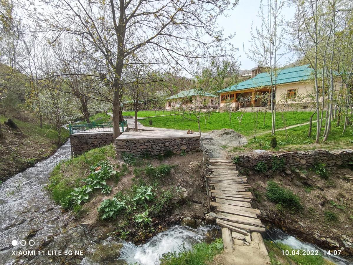 Hayat Guesthouse Nuratau Mountains Yukary-Ukhum Exteriör bild