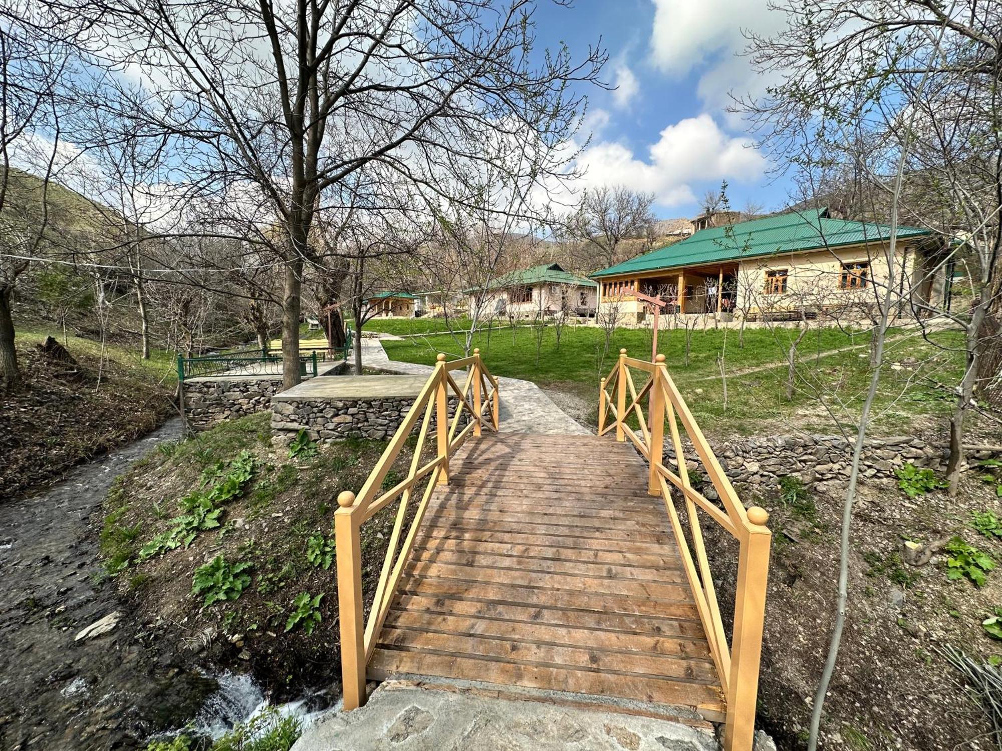 Hayat Guesthouse Nuratau Mountains Yukary-Ukhum Exteriör bild