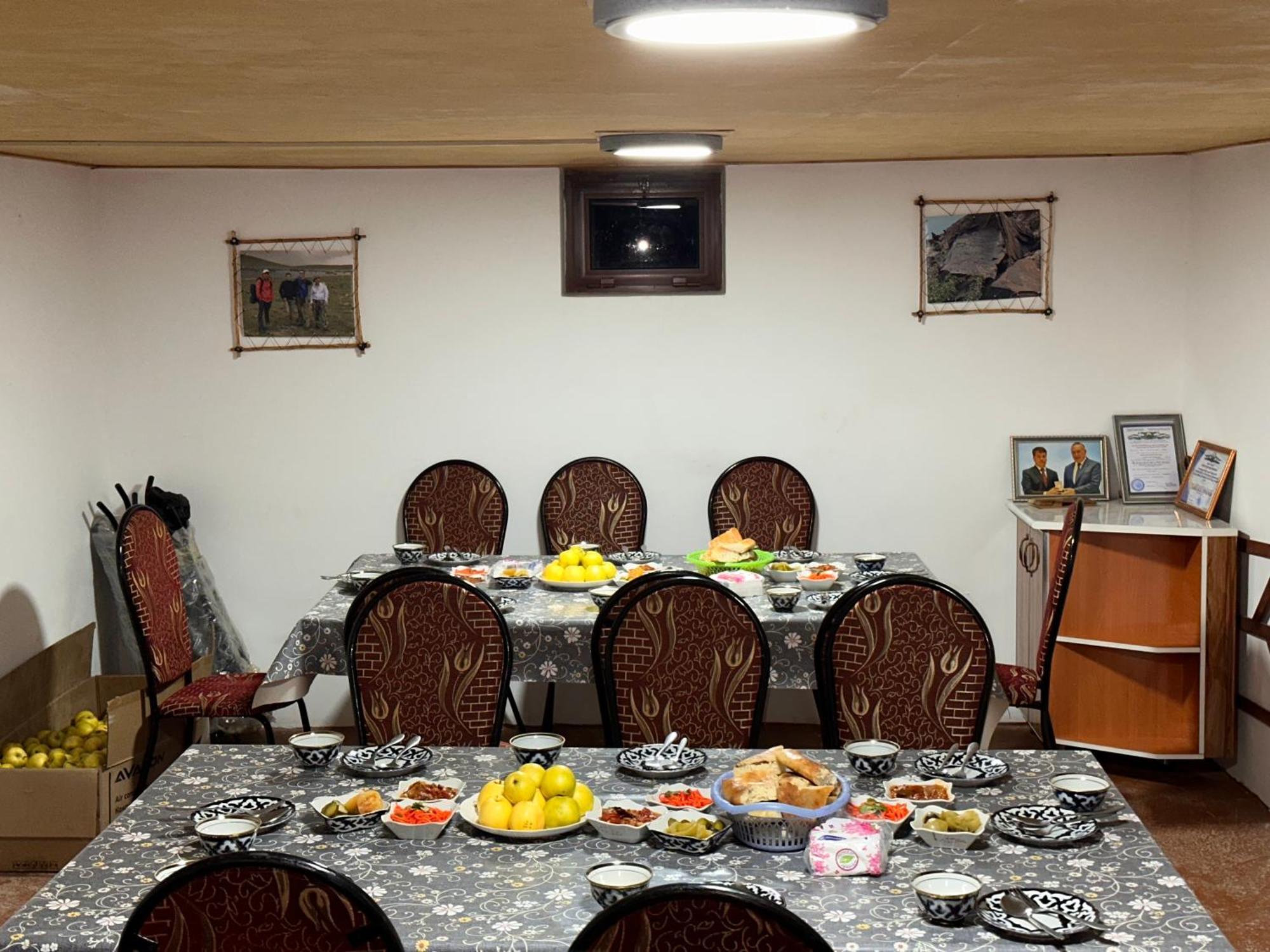 Hayat Guesthouse Nuratau Mountains Yukary-Ukhum Exteriör bild
