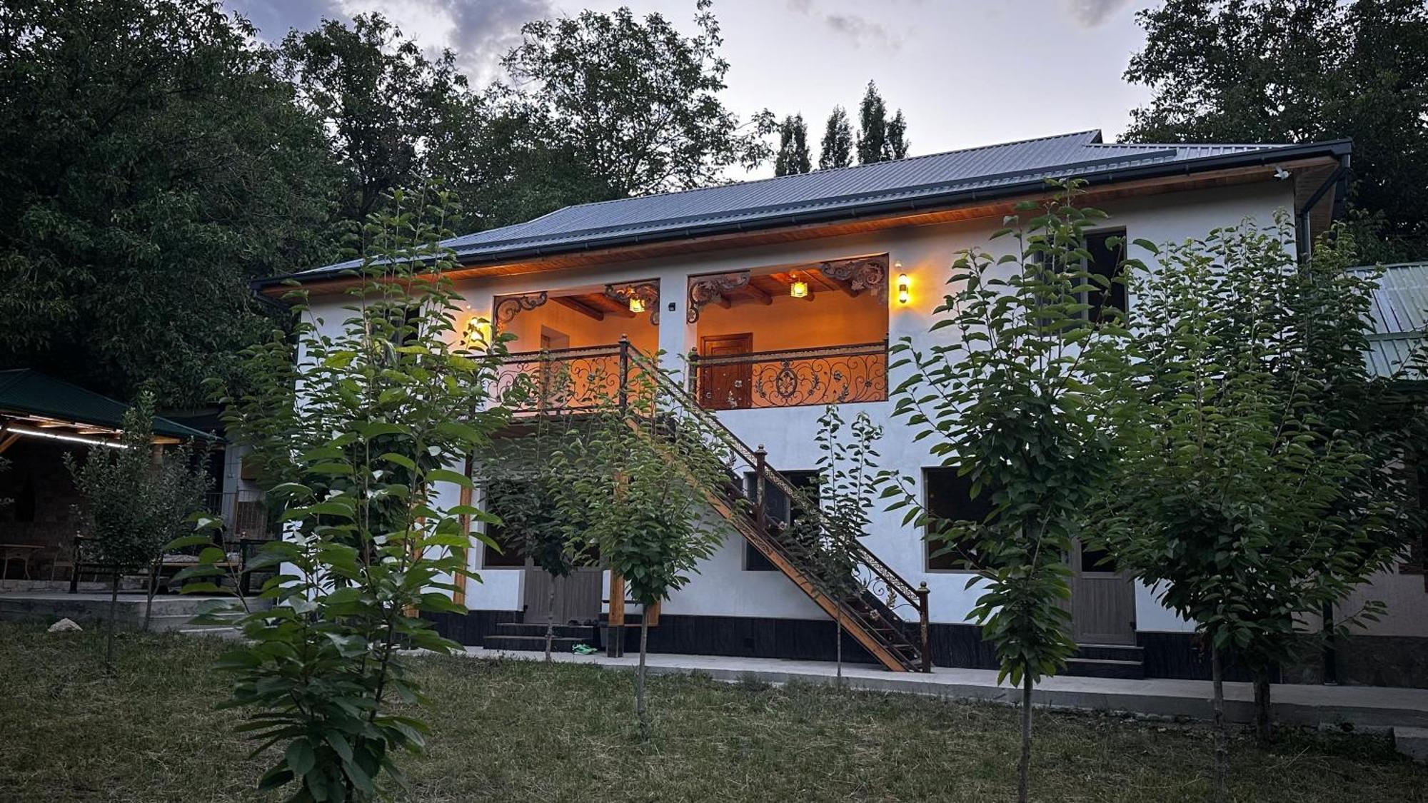 Hayat Guesthouse Nuratau Mountains Yukary-Ukhum Exteriör bild